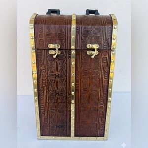Vintage Vild Leather 2-Bottle Wine Holder Trunk Case  Size 14 x 8.5 x 4.5”